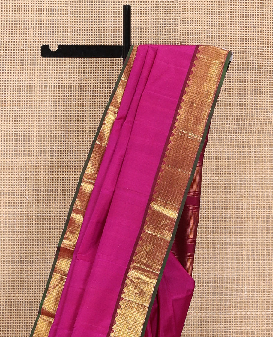 Rani Pink Plain Kanchipuram Silk Saree, Complemented by a Contrast Border Featuring Thazampoo Rekku, Muthu, and Vanki Designs, Scintillating Pallu of Zari Weave, and Paired with a Contrast Blouse