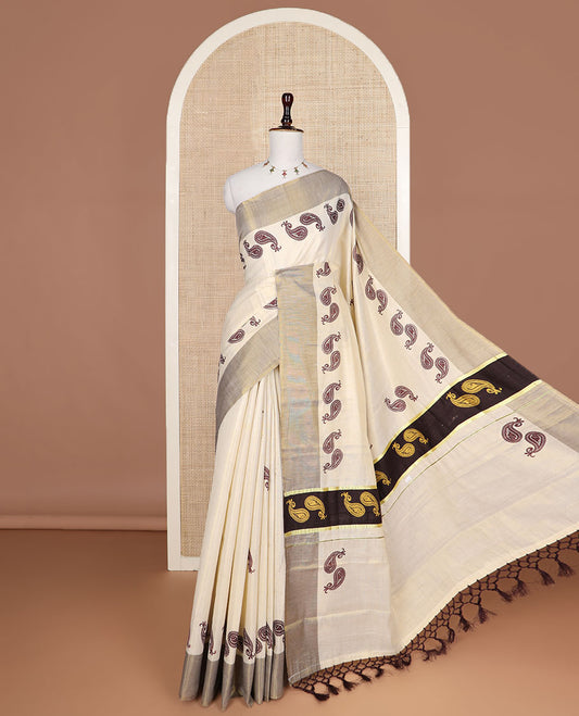 Cream paisley buttas printed Kerala saree, bavanji border, and pallu of paisleys