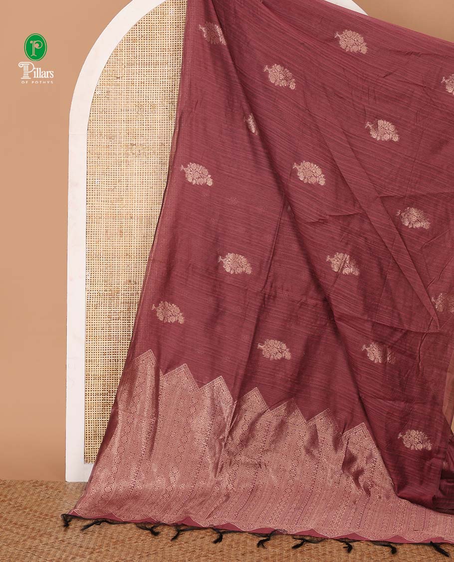 Borderless wine floral bouquet-shaped buttas Banarasi jute silksaree, zari-rich intricate pallu & matching zari butta blouse