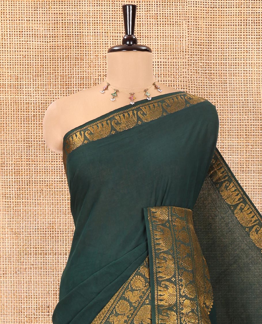 Green Plain Sungudi Cotton Saree, Highlighted by Traditional Zari Border of Peacock and Elephant Motifs Weave, Subtly Striped Pallu, and Paired with a Contrast Veldhari Design Blouse