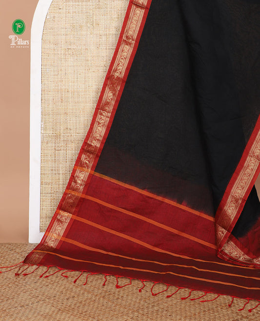 Black cotton saree with contrast border & cheer pallu along with contrast blouse