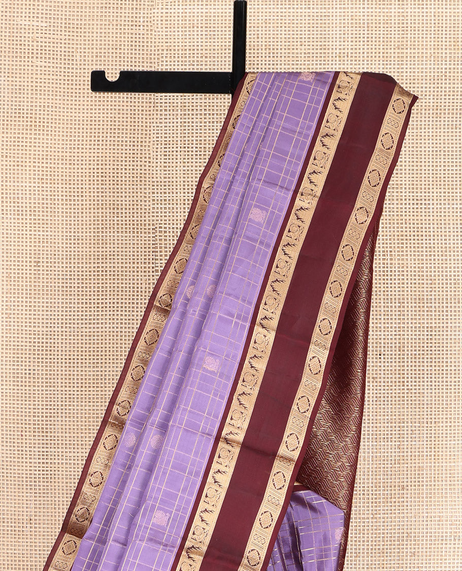 Lavender Vasundhara Lite Silk Mix Saree, Enriched with Mayil Chakram Butta Enclosed Checks, Complemented by a Contrast Rettai Pettu Border of Thazampoo Rekku, Mayil, and Chakram Designs, Boldly Accentuated Pallu, and Paired with a Contrast Blouse