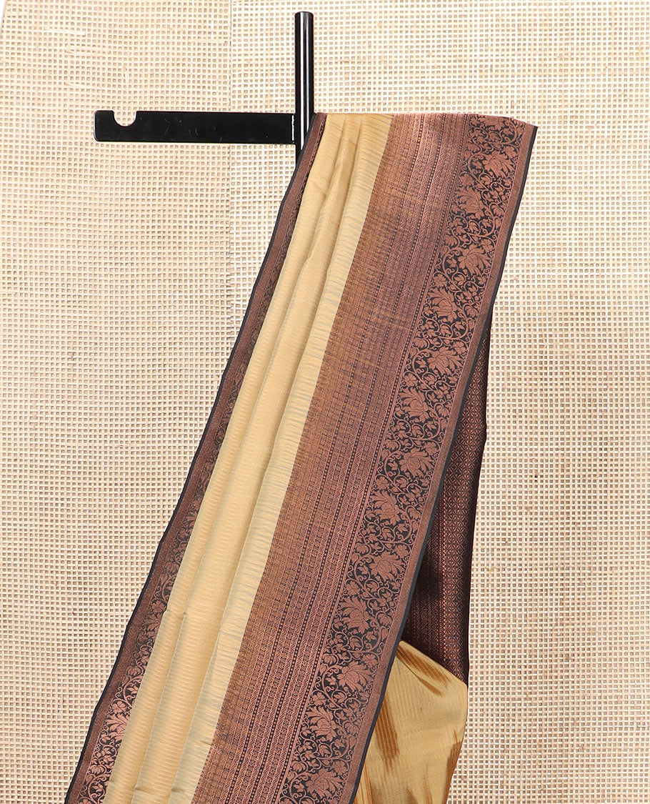 Sandal plain silk saree, contrast border of rekku, muthu, neli, and kodi visiry designs, and jaal pallu