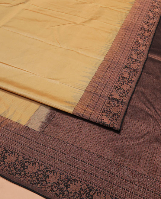 Sandal plain silk saree, contrast border of rekku, muthu, neli, and kodi visiry designs, and jaal pallu