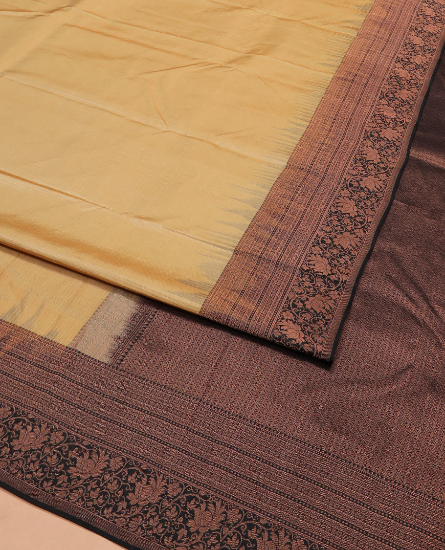 Sandal plain silk saree, contrast border of rekku, muthu, neli, and kodi visiry designs, and jaal pallu