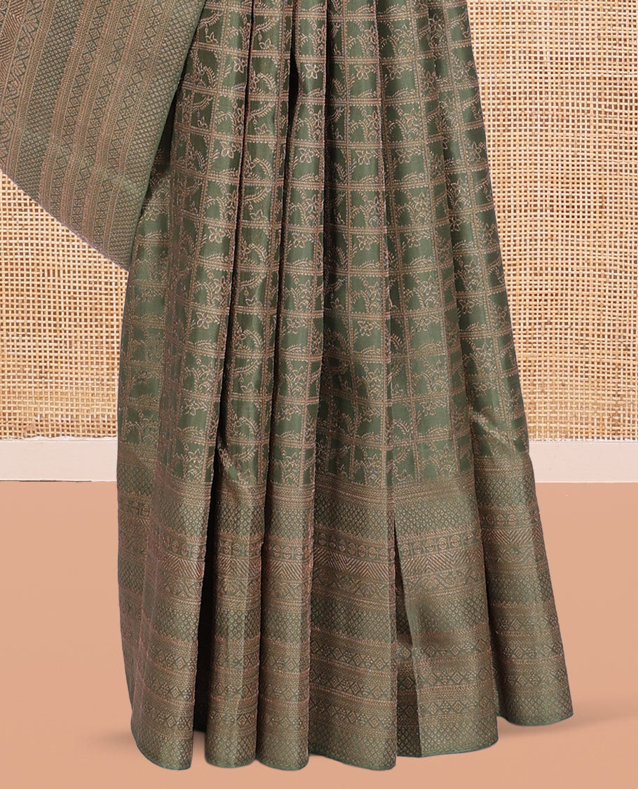 Green Kanchipuram Wedding Silk Saree, Mesmerized with Jacquard Design, a Sparsely Woven Traditional Zari Border, Grand Pallu, and a Matching Blouse