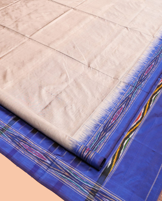 Grey Plain Pochampally Ikat Silk Saree, Complemented by a Contrast Ikat Border, Ikat-Style Pallu, and No Blouse
