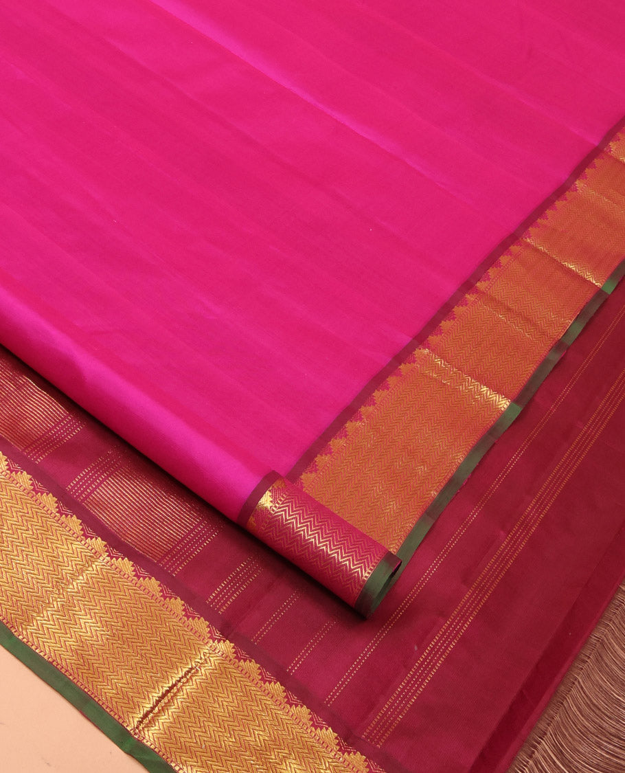 Rani Pink Plain Kanchipuram Silk Saree, Complemented by a Contrast Border Featuring Thazampoo Rekku, Muthu, and Vanki Designs, Scintillating Pallu of Zari Weave, and Paired with a Contrast Blouse