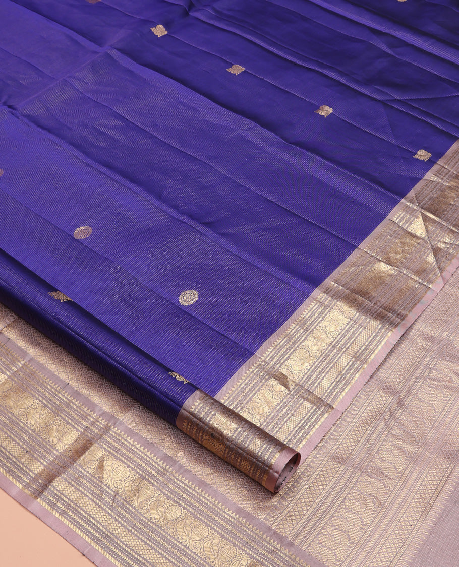 Blue Vasundhara Silk Saree, Ornamented With Vaira Oosi Stripes, Mayil and Chakram Buttas, Complemented by Contrast Border of Rekku, Mayil, Mayil Kann, and Ara Maadam Designs, Grand Pallu and Paired with a Contrast Blouse