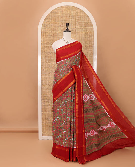 Grey lotus design printed sungudi cotton saree, contrast rettai pettu zari border, geometric pallu & running blouse