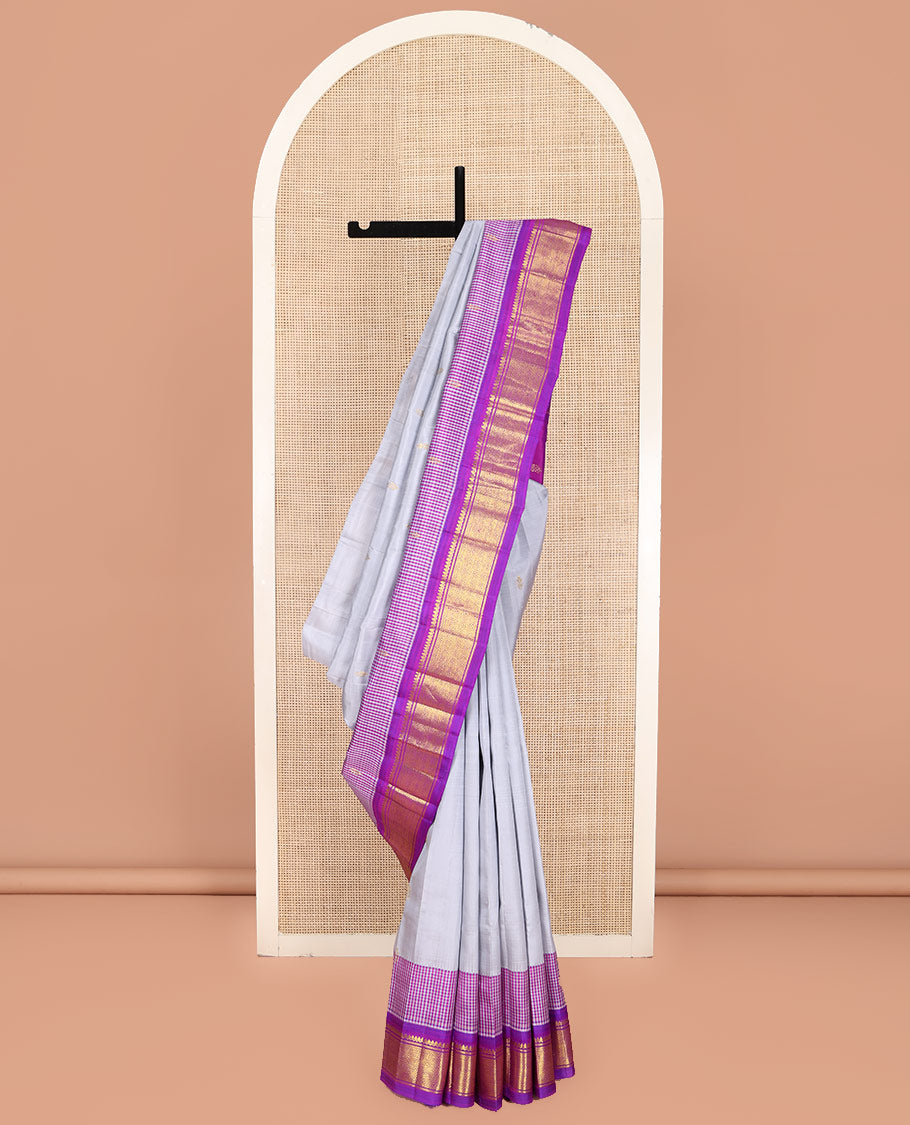 Grey Kanchipuram Silk Saree, Adorned with Zari Buttas on Its Body, Complemented by a Contrast One-Sided Korvai Border of Thilakam Mokku, Banaras, and Jaal Designs, Pallu Depicts Zari Designs, and Comes Without a Blouse