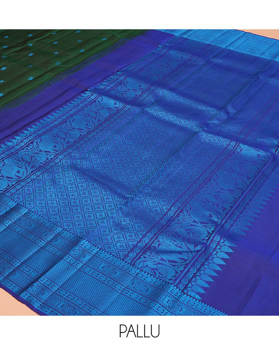 Green Kanchipuram Silk Saree, Enlivened with Mayil and Chakram Thread Buttas on Its Body, Complemented by a Contrast Border of Rekku, Kamalam, Poun, Chakram, Kuyil Kann, and Then Kuli Kann Designs, Jaal Design Pallu, and Paired with a Contrast Blouse