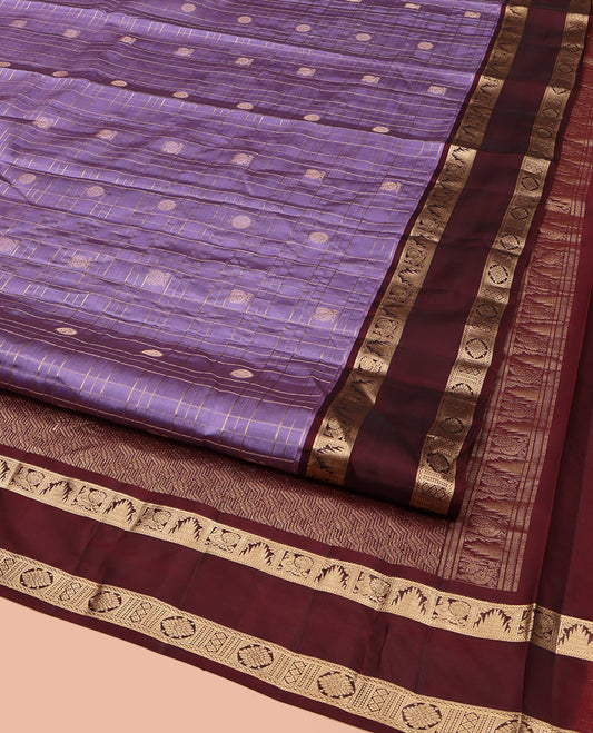 Lavender Vasundhara Lite Silk Mix Saree, Enriched with Mayil Chakram Butta Enclosed Checks, Complemented by a Contrast Rettai Pettu Border of Thazampoo Rekku, Mayil, and Chakram Designs, Boldly Accentuated Pallu, and Paired with a Contrast Blouse