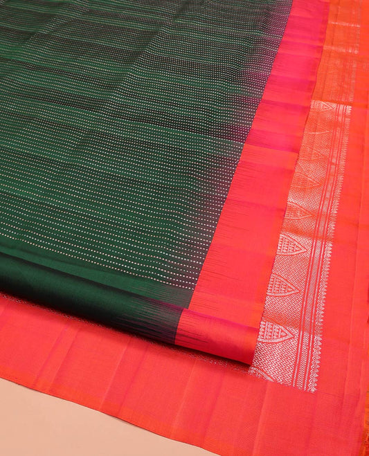 Green Mayuri Soft Silk Saree, Gleamed Up with Muthu Stripes All Over Its Body, Complemented by Contrast Border, Grandly Accentuated Pallu of Jaal Designs, and Paired with a Contrast Blouse