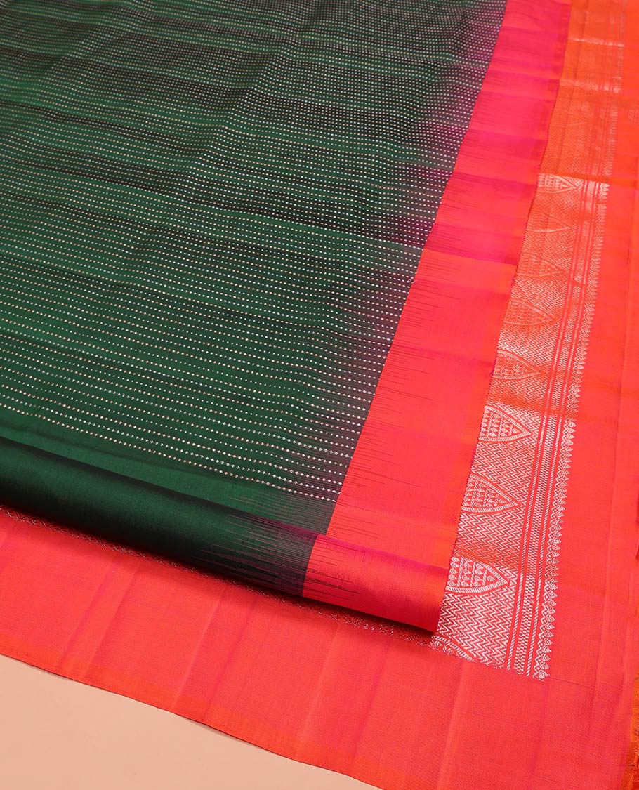 Green Mayuri Soft Silk Saree, Gleamed Up with Muthu Stripes All Over Its Body, Complemented by Contrast Border, Grandly Accentuated Pallu of Jaal Designs, and Paired with a Contrast Blouse