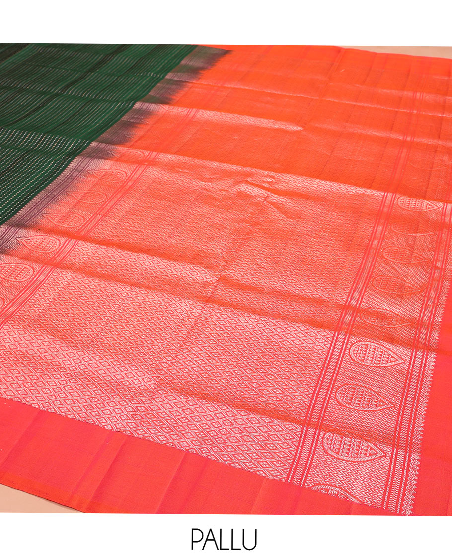 Green Mayuri Soft Silk Saree, Gleamed Up with Muthu Stripes All Over Its Body, Complemented by Contrast Border, Grandly Accentuated Pallu of Jaal Designs, and Paired with a Contrast Blouse