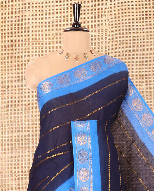 Navy Blue Sungudi Cotton Saree, Enriched with Veldhari Zari Stripes All Over Its Body, Complemented by a Contrast Border of Round Peacock Designs, Zari Striped Pallu, and Paired with a Contrast Blouse