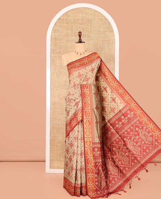Chikku Elite Soft Silk Saree, Adorned with Pochampally-Style Ikat Thread Weave, Contrast Chakra Border, Floral Pallu, and a Contrast Blouse