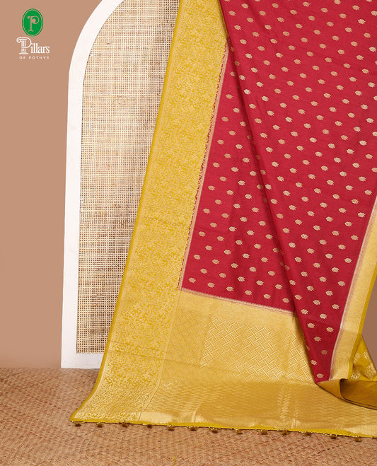 Maroon geometrical butta dola raw silk with contrast kalakshetra zari border & diamond rich pallu along with plain, peacock butta blouse