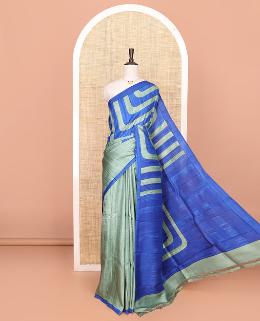 Grey plain and geometric patterns printed saree, contrast plain border, and plain pallu
