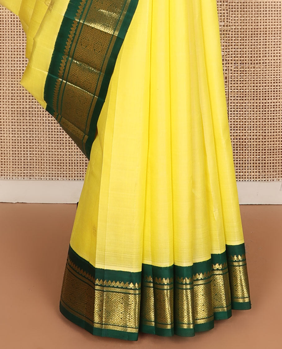Yellow zari buttas kanchipuram silksaree, contrast one-sided korvai border of salngai & jaal design & mayil design pallu
