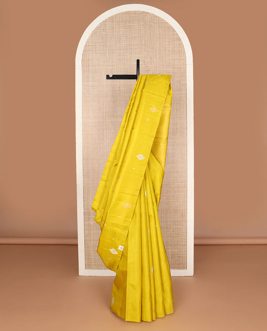 Borderless yellow zari buttas Kanchipuram silk saree, self-pallu of jaal designs