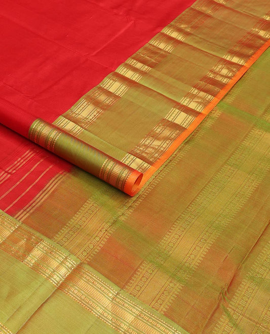 Red plain Kanchipuram silk saree, contrast rettai pettu border of rekku, rudraksham, banaras, and vanki designs, and zari design pallu