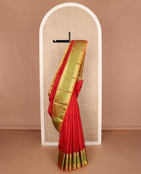 Red plain Kanchipuram silk saree, contrast rettai pettu border of rekku, rudraksham, banaras, and vanki designs, and zari design pallu