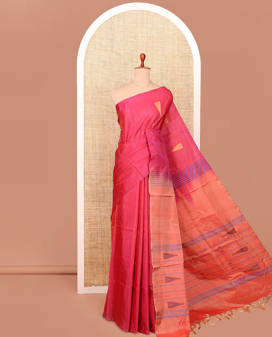 Borderless Pink Banana Pith Saree Prettified with Temple Buttas, Complemented by a Contrasting Pallu Steeped with Buttas and Stripes, and Paired with a Contrast Plain Blouse