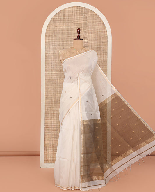 Cream Maheshwari Cotton Saree, Subtly Enriched with Star Buttas All Over Its Body, Zari Piping Star Buttas Border, Captivating Contrast Pallu Steeped with Star Buttas, and Paired with a Contrast Blouse
