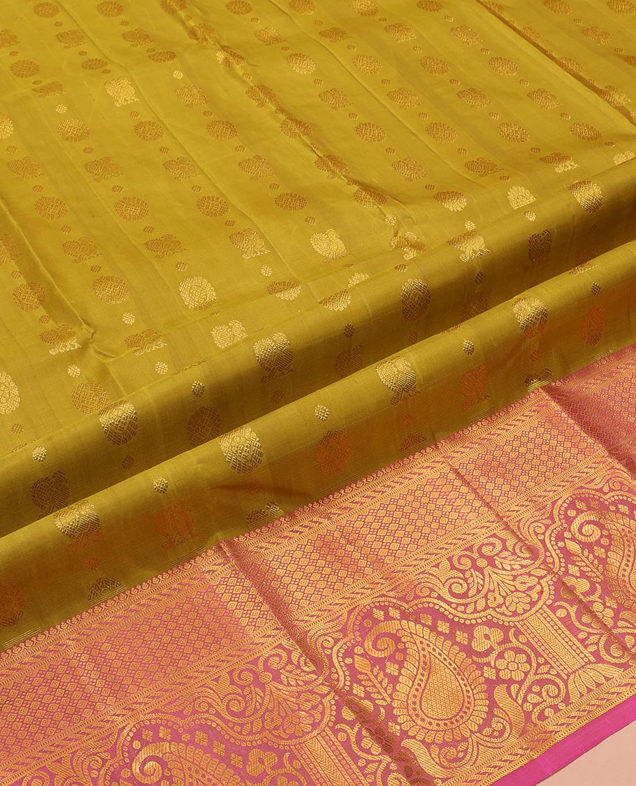 Green Pure Silk Half-Saree, Adorned with Mayil-Chakram Buttas All Over Its Skirt, Complemented by Contrast Border of Puli Nagam, Jaal, and Arumbu Manga Designs, Paired with a Contrast Blouse, and Comes with a Zari Design Woven Dhavani