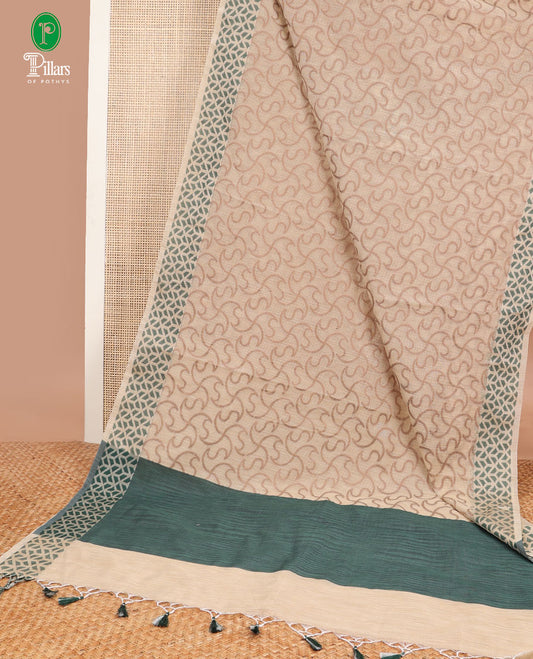 Cream with green thread weaving design banaras kota checks saree, geometric thread border & plain pallu along with plain blouse
