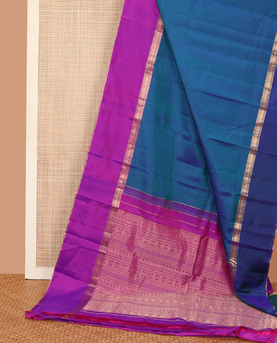 Blue plain Kanchipuram silk saree, contrast ganga jamuna rettai pettu border of rekku, neli, banaras, and rudraksham designs, and pallu of kathir, rudraksham, neli, poun, ara bogudi, and ara maadam