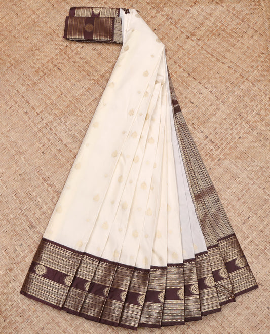 Cream Budget Silk Saree, Highlighted by Zari Buttas on Its Body, Complemented by a Contrast Traditional Zari Design Border, Geometric Patterned Pallu, and Paired with a Contrast Blouse
