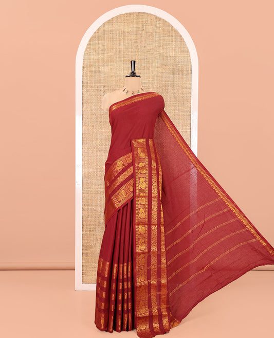 Maroon Plain Sungudi Cotton Saree, Highlighted by Traditional Zari Border of Peacock and Floral Creeper Designs, Subtly Striped Pallu, and Paired with a Contrast Blouse