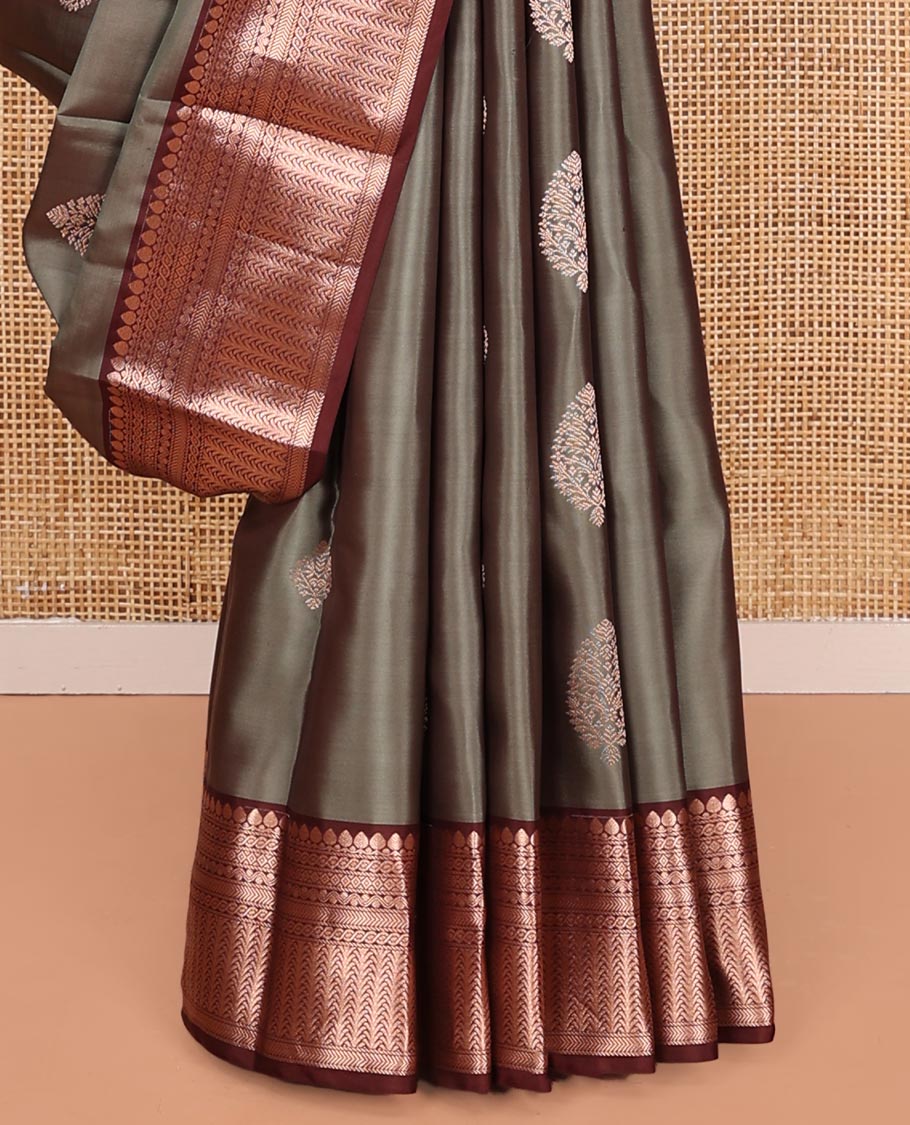 Grey Vasundhara Silk Saree, Finely Crafted with Zari Buttas on Its Body, Complemented by Contrast Border of Thilakam Mokku, Diamond, Rettai Neli, and Kathir Designs, Intricately Designed Pallu, and Paired with a Contrast Blouse