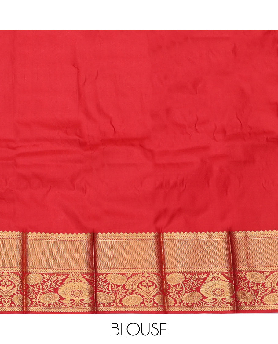 Green Budget Silk Saree, Woven with Jacquard Design, Complemented by a Contrast Traditional Zari Border, Jaal Pallu, and a Contrast Blouse