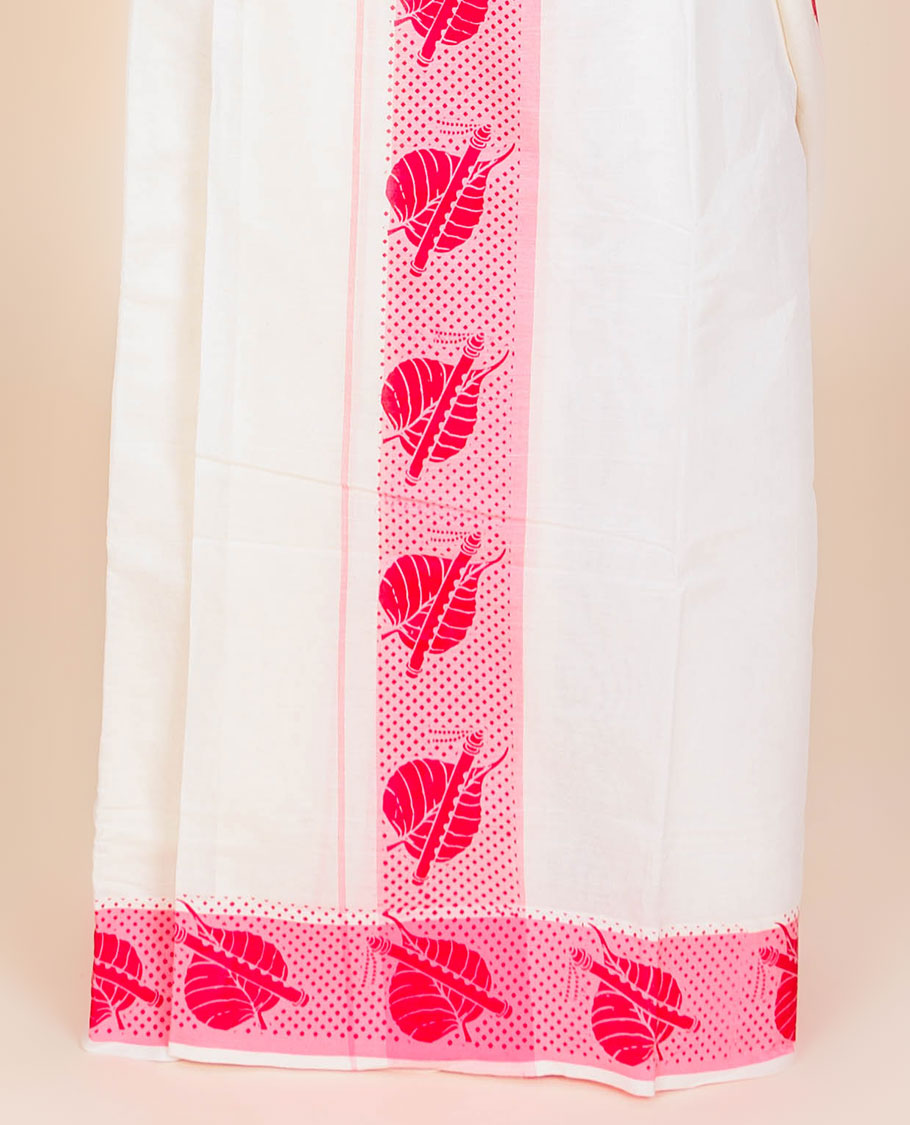Cream plain design kerala mundu set with contrast border leaf & flute designs 