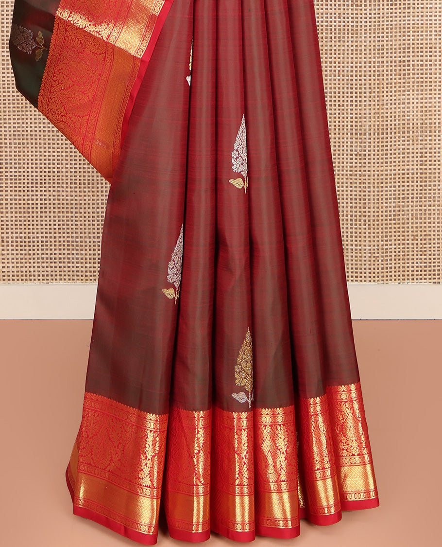 Maroon Kanchipuram Silk Saree, Beautified with Zari Buttas All Over Its Body, Complemented by Contrast Border of Kamalam, Thilakam, and Mayil Kann Designs, Grand Jaal Pallu, and Paired with a Contrast Blouse