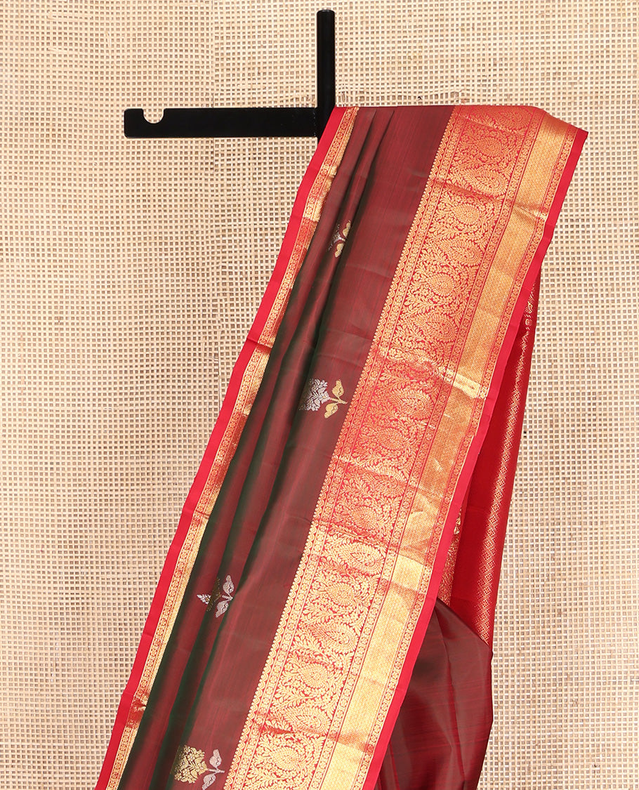 Maroon Kanchipuram Silk Saree, Beautified with Zari Buttas All Over Its Body, Complemented by Contrast Border of Kamalam, Thilakam, and Mayil Kann Designs, Grand Jaal Pallu, and Paired with a Contrast Blouse