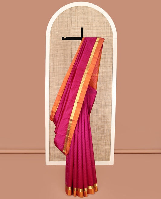 Pink-Shaded Kanchipuram Silk Saree, Sparsely Woven with Paiyaadi Kattam on Its Body, Complemented by Contrast Kal Eragina Border of Muthu, and Vanki Designs, Zari-Striped Pallu, and Paired with a Contrast Blouse