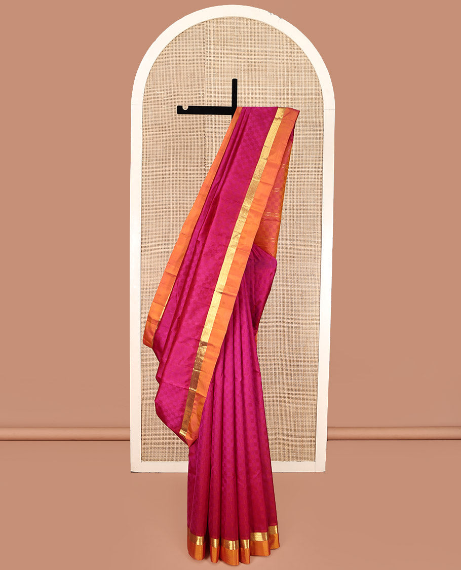 Pink-Shaded Kanchipuram Silk Saree, Sparsely Woven with Paiyaadi Kattam on Its Body, Complemented by Contrast Kal Eragina Border of Muthu, and Vanki Designs, Zari-Striped Pallu, and Paired with a Contrast Blouse
