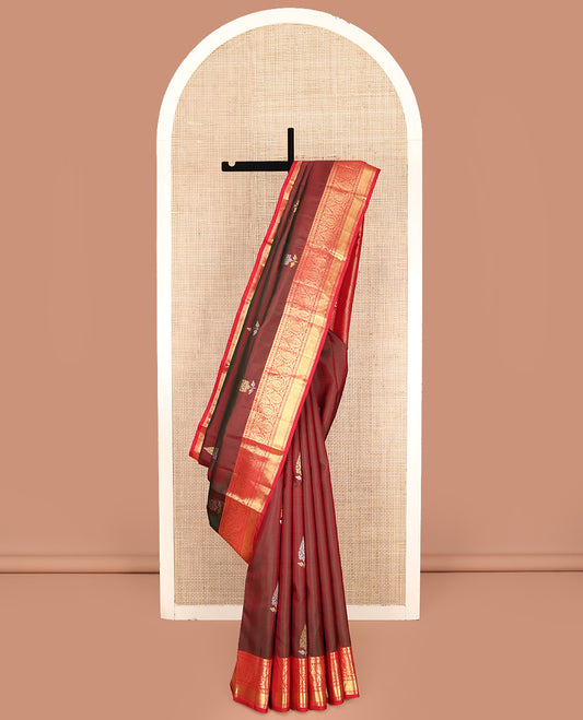 Maroon Kanchipuram Silk Saree, Beautified with Zari Buttas All Over Its Body, Complemented by Contrast Border of Kamalam, Thilakam, and Mayil Kann Designs, Grand Jaal Pallu, and Paired with a Contrast Blouse