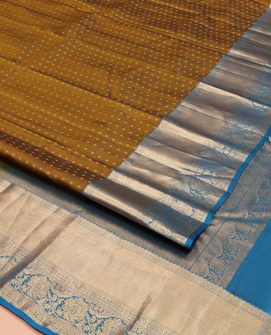 Green Vasundhara Lite Silk Mix Saree, Gracefully Embellished with Zari Butta on Its Body, Complemented by Contrast Border of Salngai, Rudraksham, Muthu, Mayil Kann and Kamalam Designs, Jaal Patterned Pallu, and Paired with a Contrast Blouse