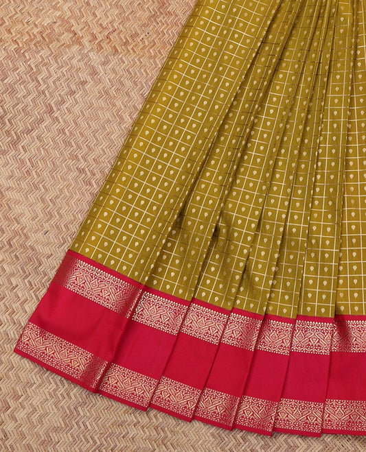 Green Budget Silk Saree, Elevated with Zari Butta Enclosed Checks On Its Body, Complemented by Contrast Traditional Zari Designs Woven Rettai Pettu Border, Grand Jaal Pallu and Paired with a Contrast Blouse