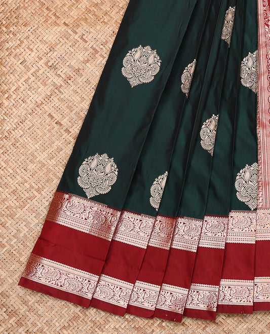 Green Budget Silk Saree, Detailed with Zari Buttas, Complemented by a Contrast Traditional Zari Rettai Pettu Border, Grand Pallu, and a Contrast Blouse