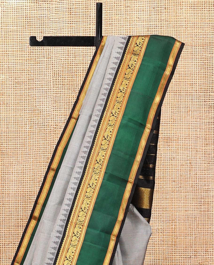 Grey Kasa-Kasa Checked Kanchipuram Silk Saree, Complemented by a Contrast Rettai Pettu Border of Thilakam Mokku, Muthu, Kathir, Mayil, and Yaanai, Zari Design Pallu, and Contrast Blouse