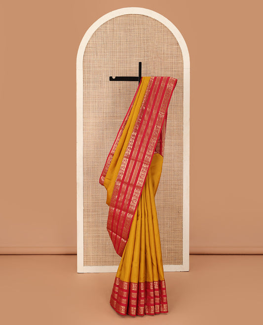 Yellow plain Kanchipuram silk saree, contrast border of muthu, neli, and kodi visiry designs, and diagonally woven pallu