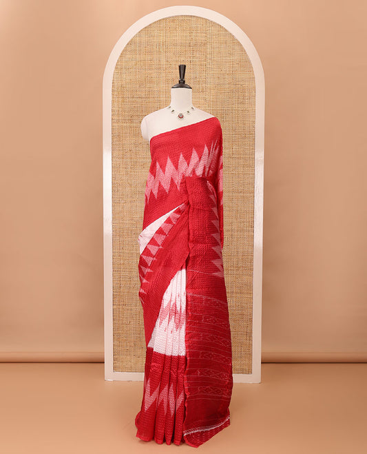 Borderless white 3-layer ikkat chevron printed litchi crushed saree, ikkat printed pallu & small butta printed red blouse