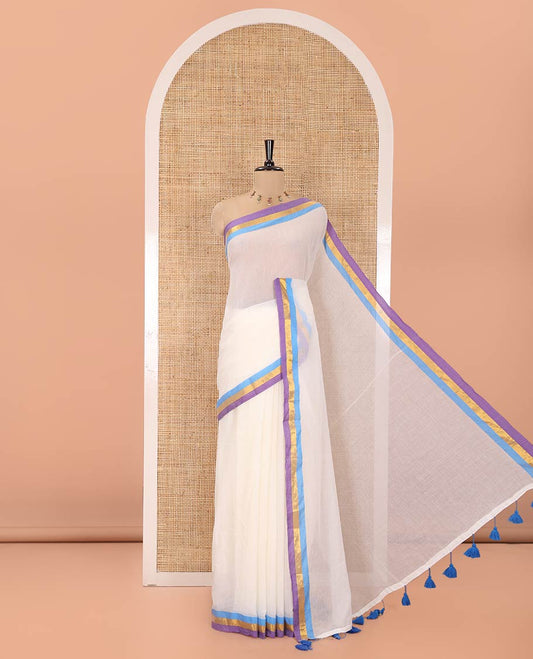 Cream Khadi Mul Cotton Saree, Complemented by Contrast Border, Plain Pallu, and Paired with a Matching Blouse